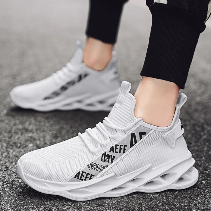 Men's shoes Summer breathable lightweight large casual sports shoes Fashion outdoor soft sole shock absorption running shoes