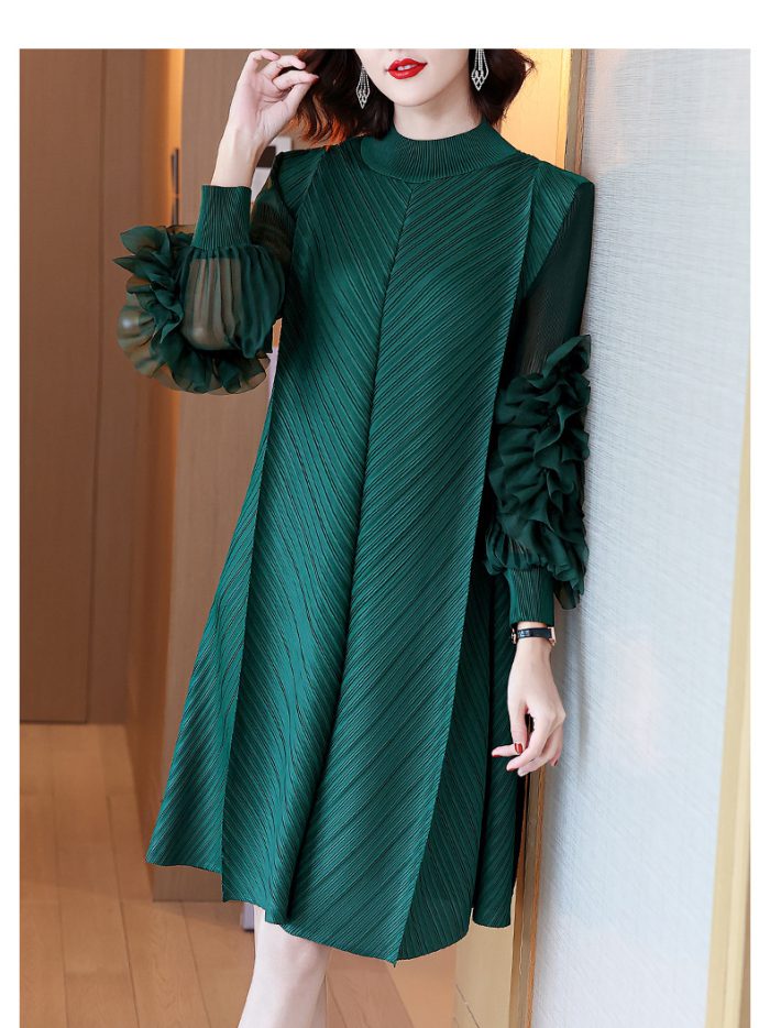 2023 New Sanzhai Pleated Dress with Floral 3D Decoration for Slim Elastic Large Standing Neck for Slim Knee Length Dress